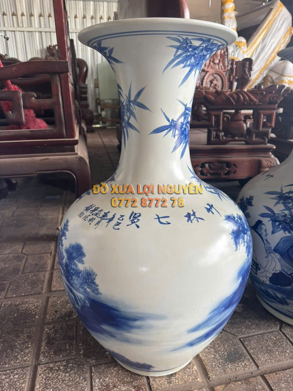 Cặp bình gốm Tàu men lam vip, vẽ tay sắc nét.