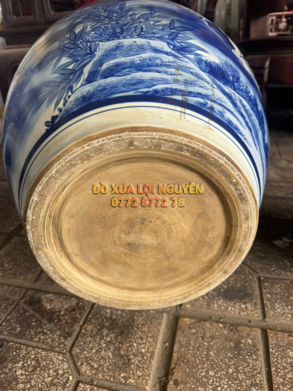 Cặp bình gốm Tàu men lam vip, vẽ tay sắc nét.