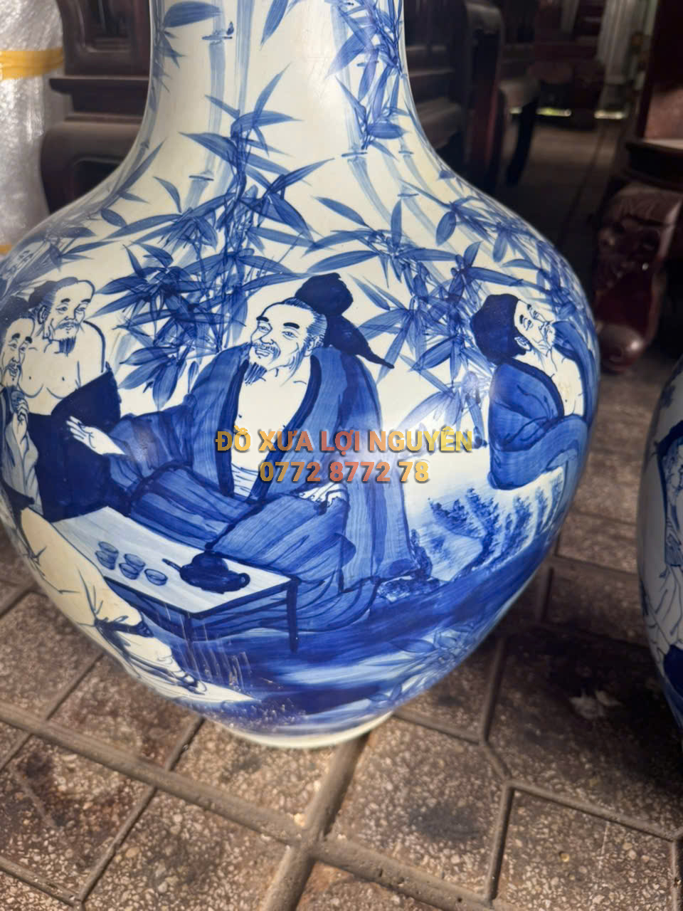 Cặp bình gốm Tàu men lam vip, vẽ tay sắc nét.