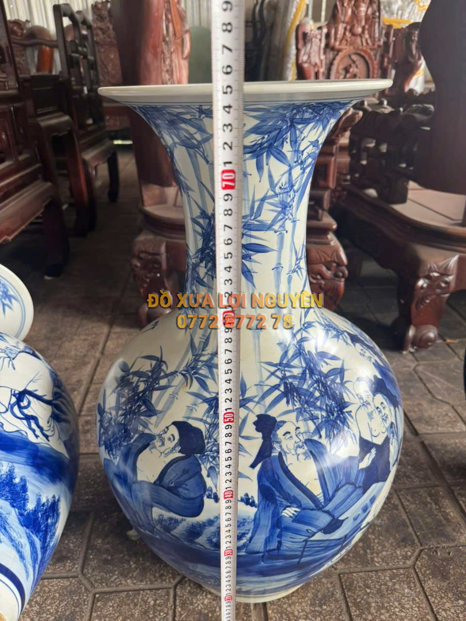 Cặp bình gốm Tàu men lam vip, vẽ tay sắc nét.