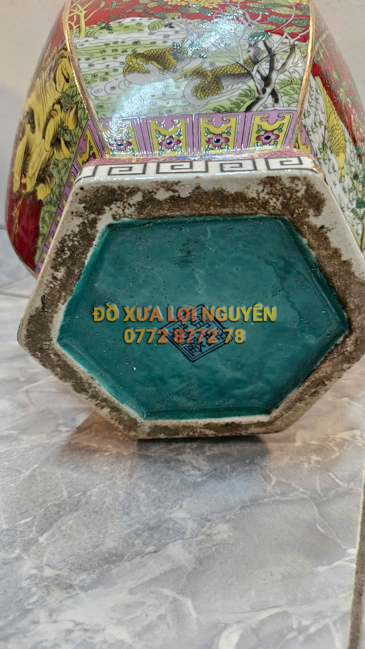 Cặp bình lục giác, gốm tàu