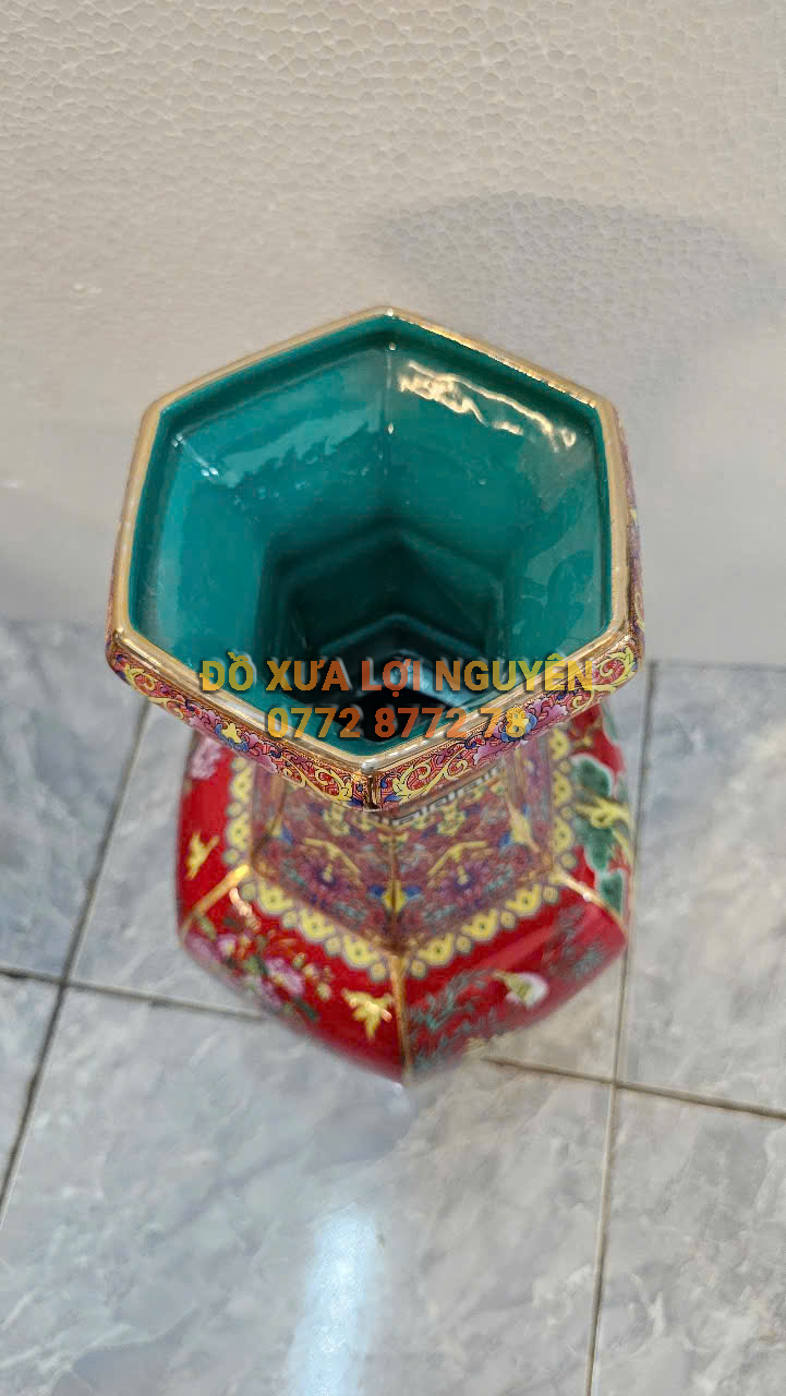 Cặp bình lục giác, gốm tàu