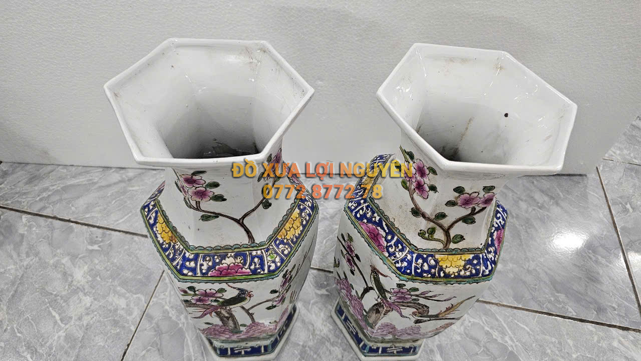 Cặp bình lục giác, gốm tàu