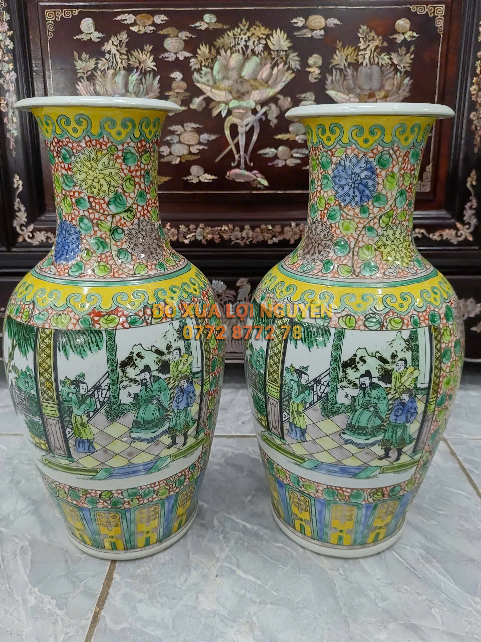 Cặp bình gốm tàu tích người