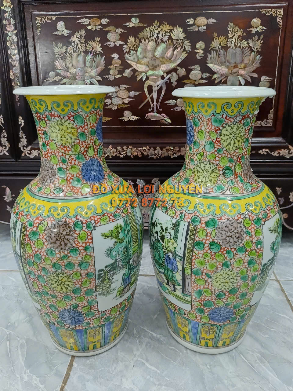 Cặp bình gốm tàu tích người