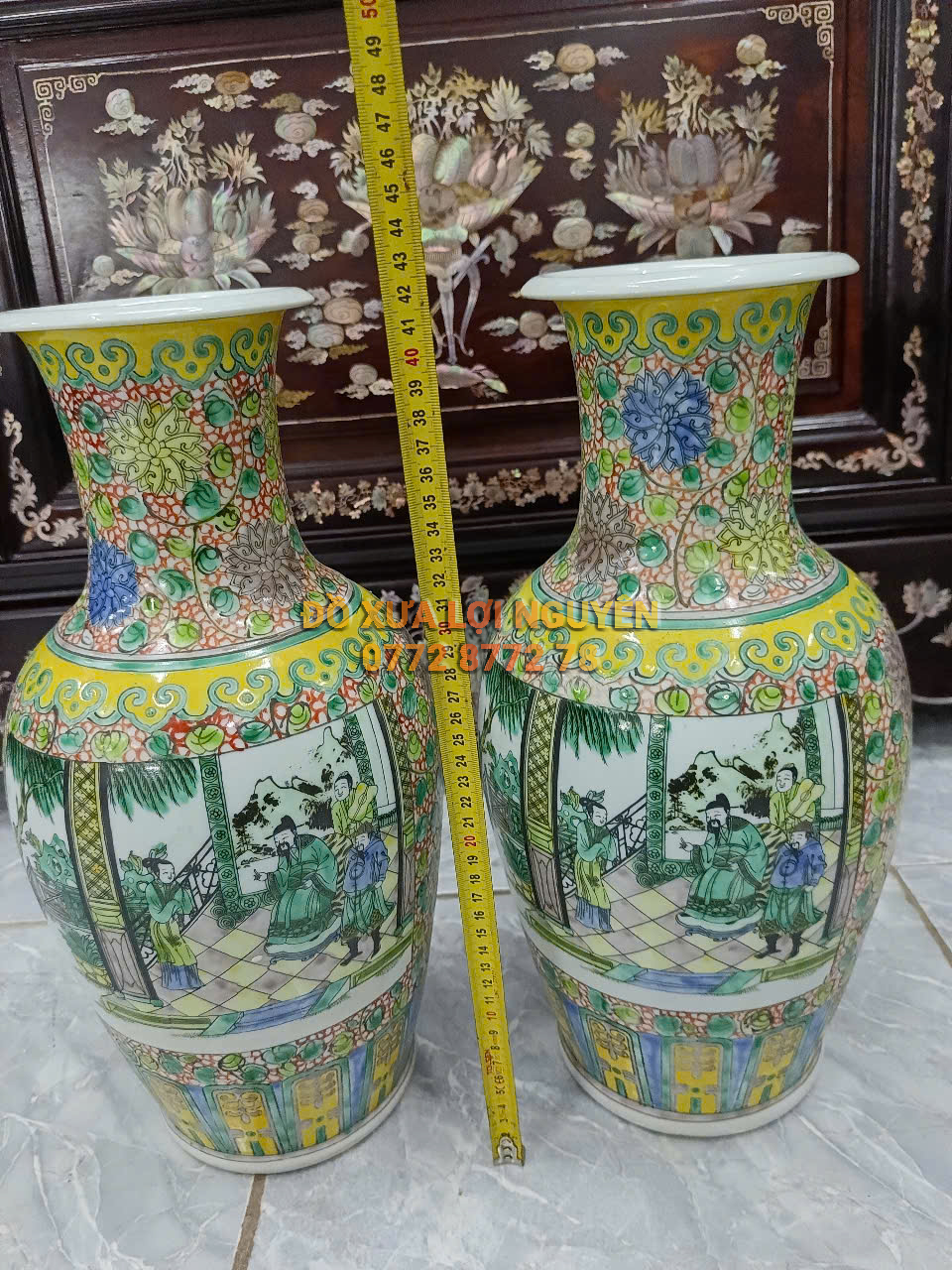 Cặp bình gốm tàu tích người