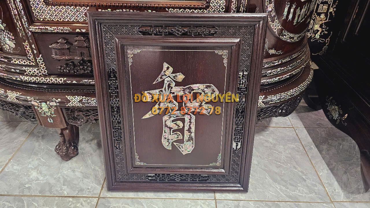 Tranh chữ TRÍ, Gỗ gõ mật