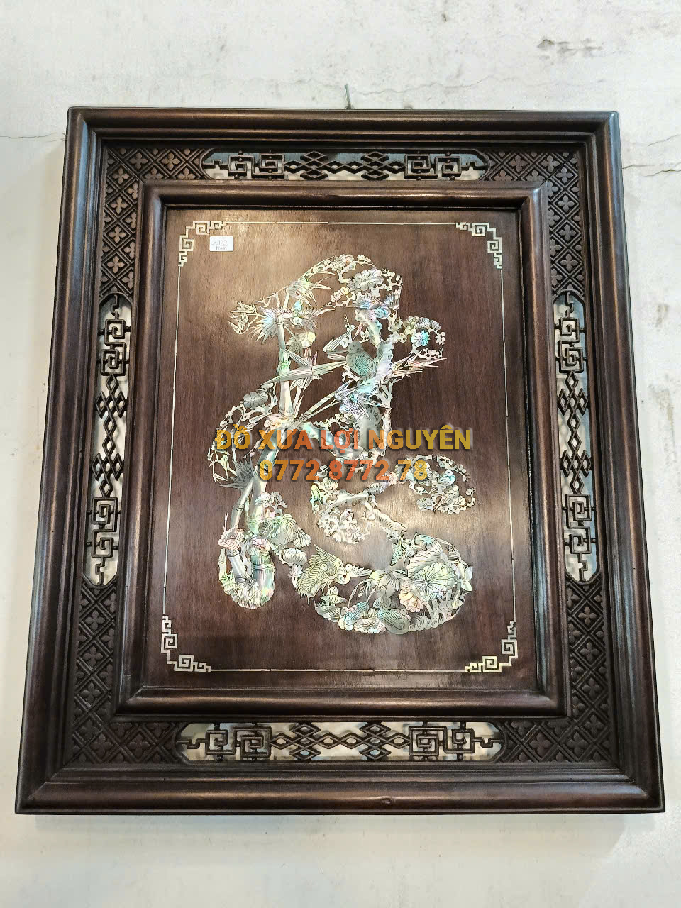 Tranh chữ NHẪN, Gỗ gõ mật