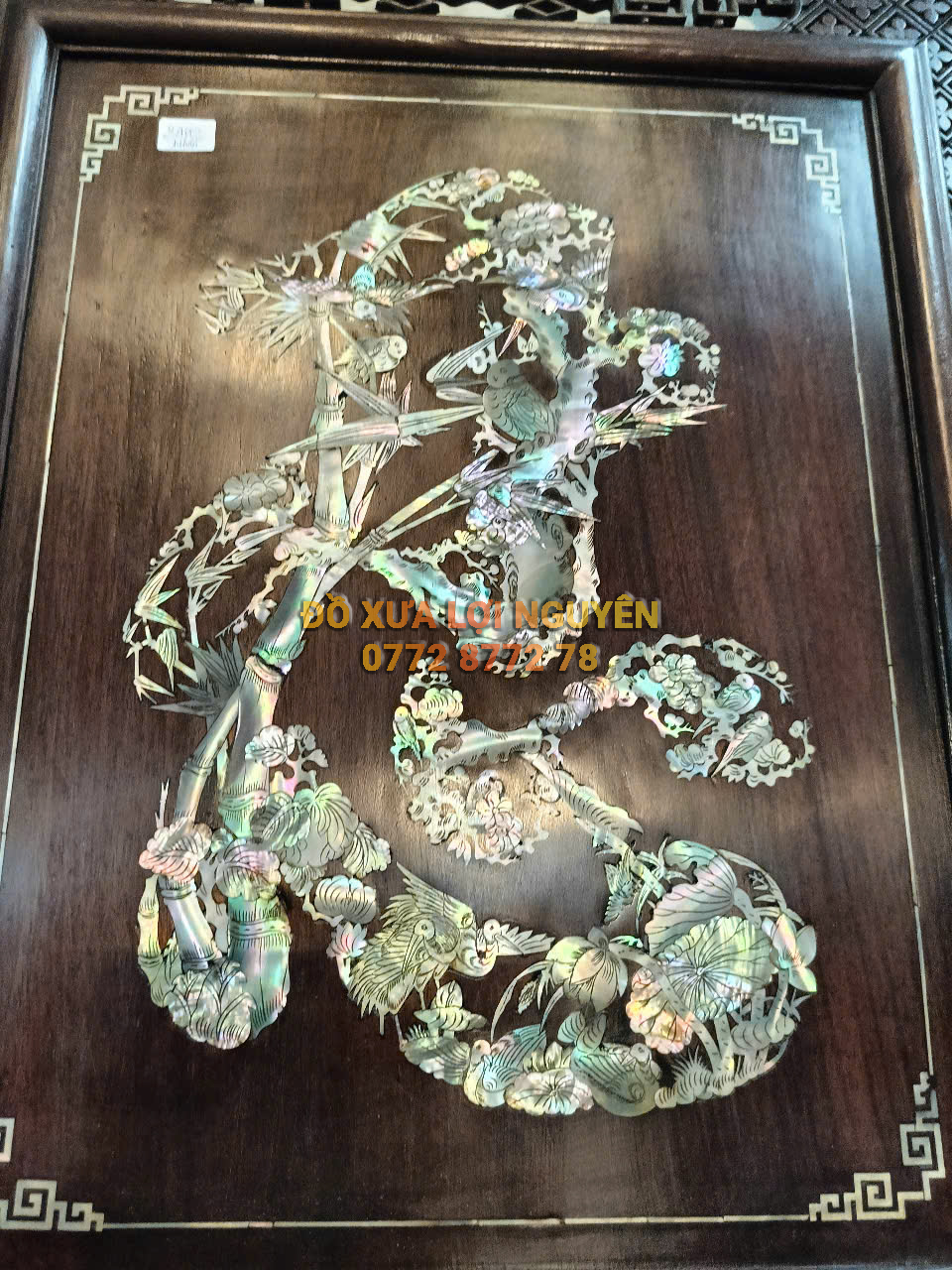 Tranh chữ NHẪN, Gỗ gõ mật