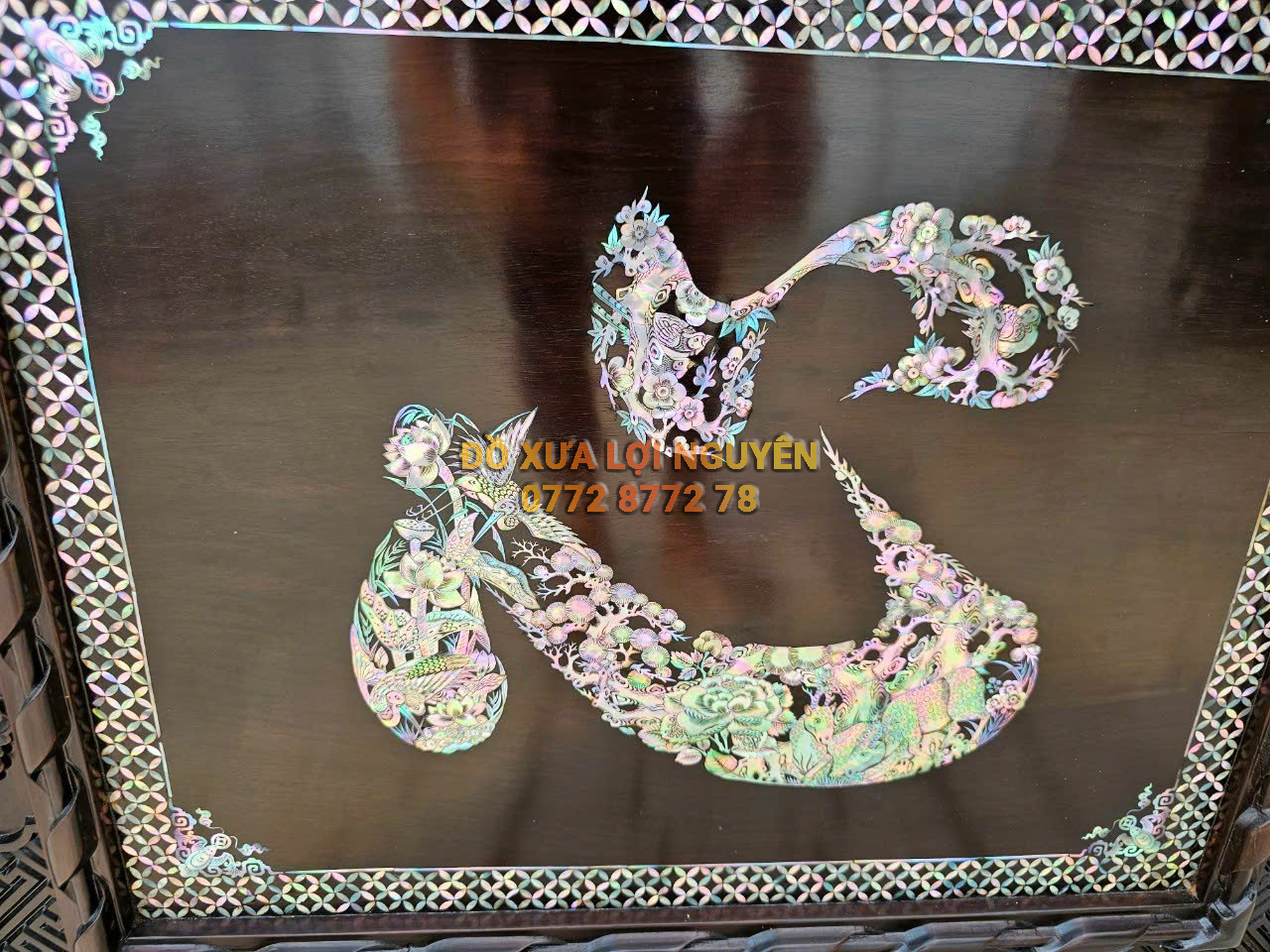 Tranh chữ TÂM khảm ốc đỏ Vip. Gỗ gõ mật