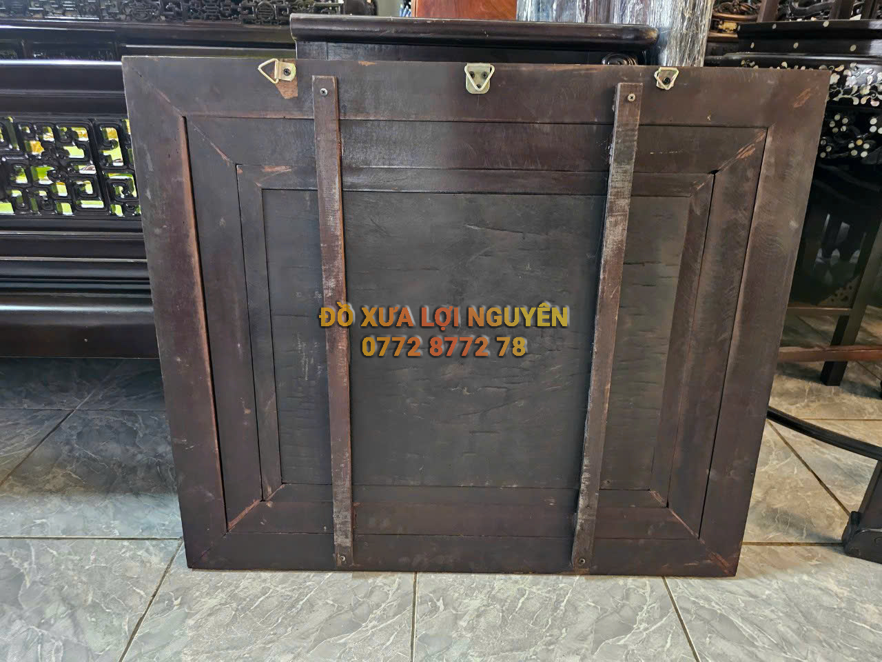 Tranh chữ TÂM khảm ốc đỏ Vip. Gỗ gõ mật