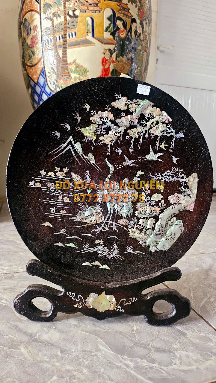 Dĩa tranh tích tùng hạt, gỗ gõ mật