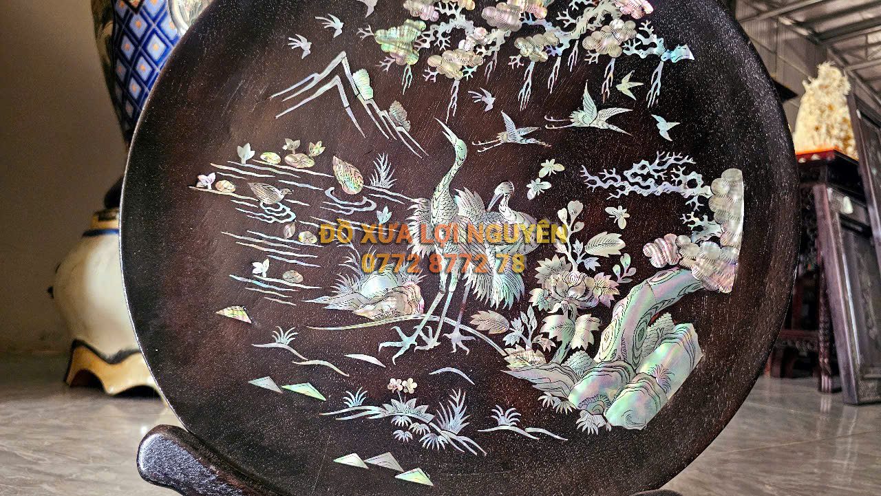 Dĩa tranh tích tùng hạt, gỗ gõ mật