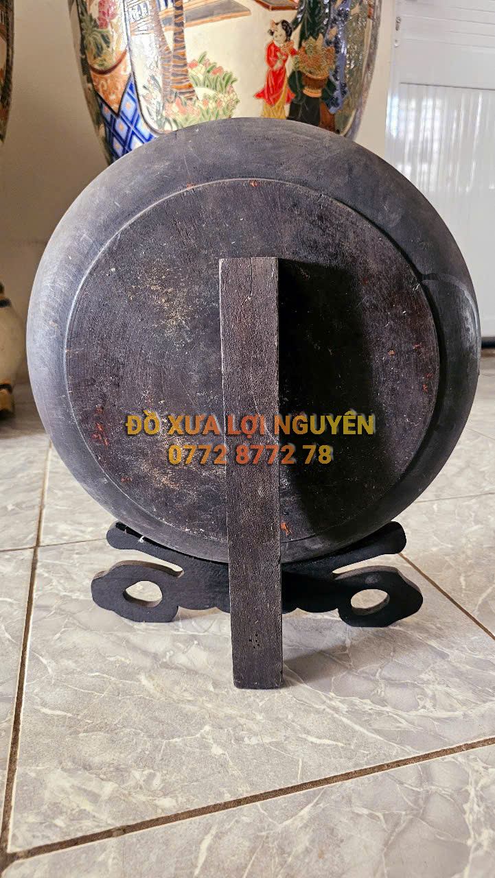 Dĩa tranh tích tùng hạt, gỗ gõ mật