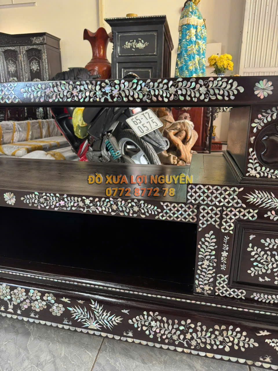 Kệ Tivi cẩn ốc đẹp, gỗ gõ mật