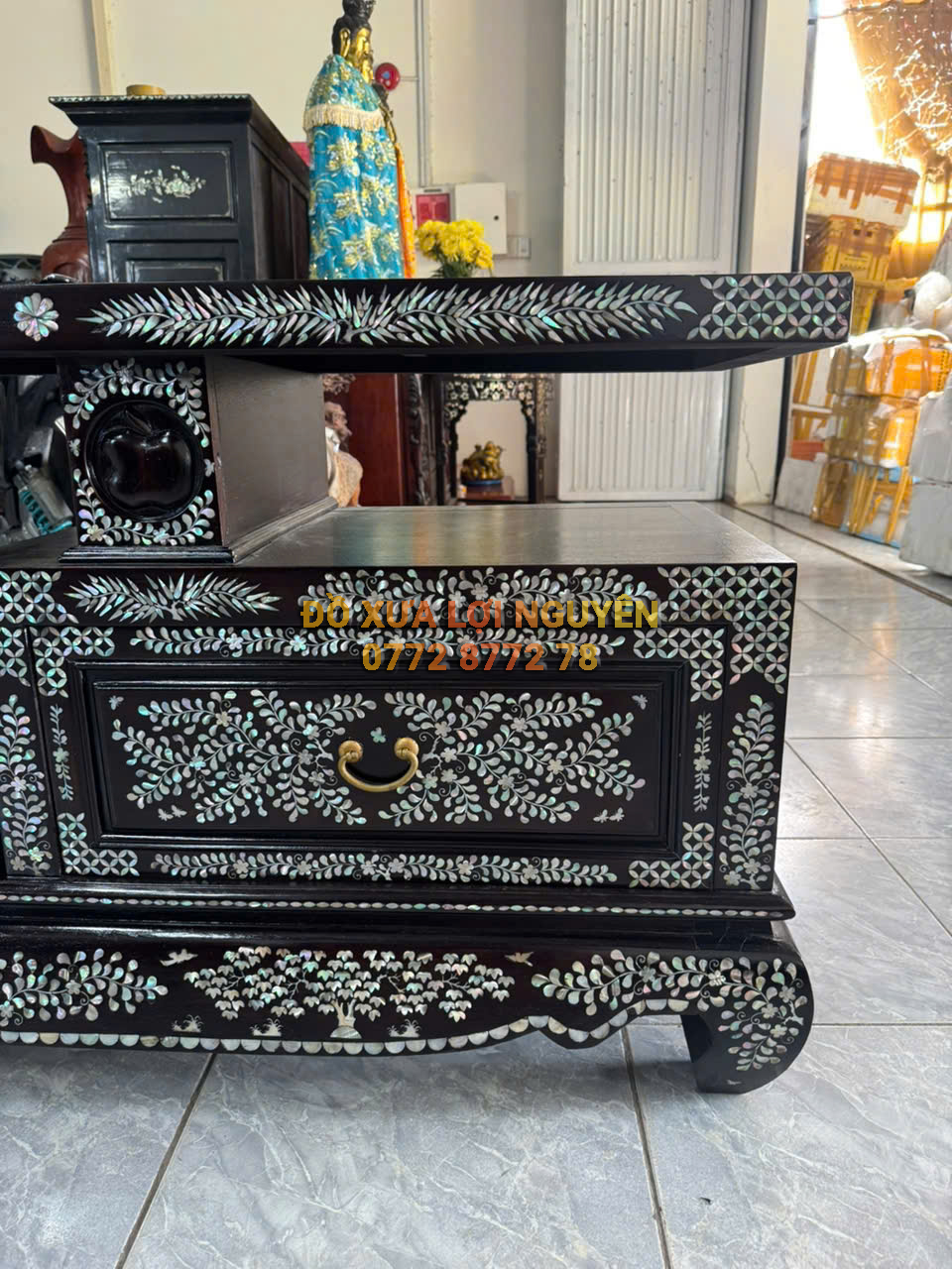 Kệ Tivi cẩn ốc đẹp, gỗ gõ mật