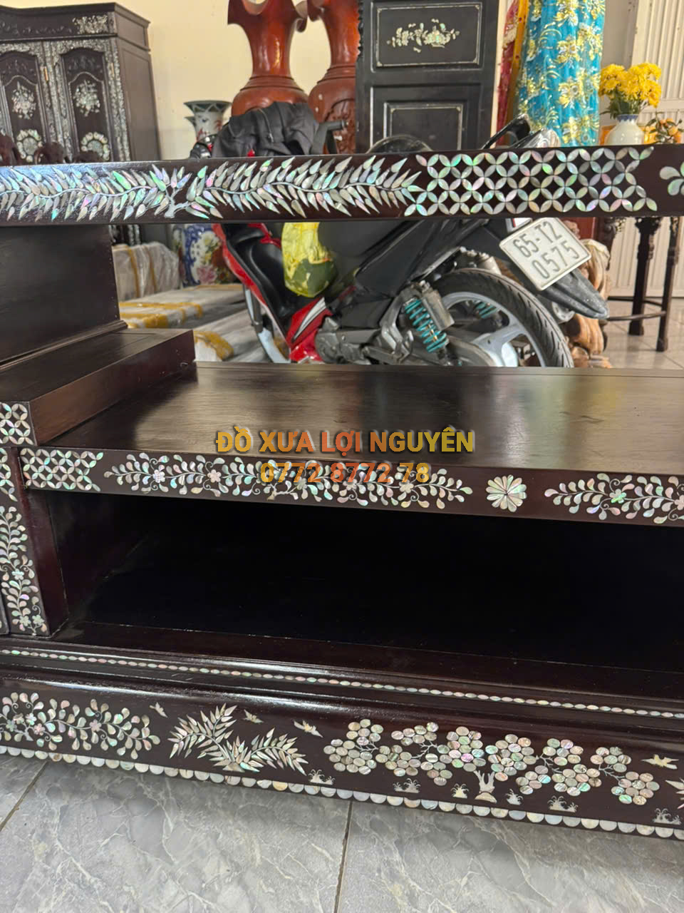 Kệ Tivi cẩn ốc đẹp, gỗ gõ mật