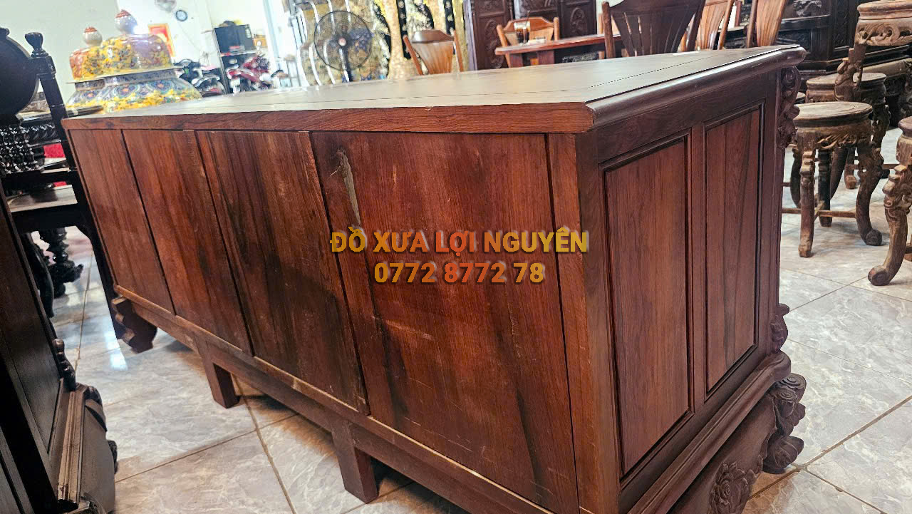 Tủ tivi gỗ cẩm lai xưa, đục hoa hồng