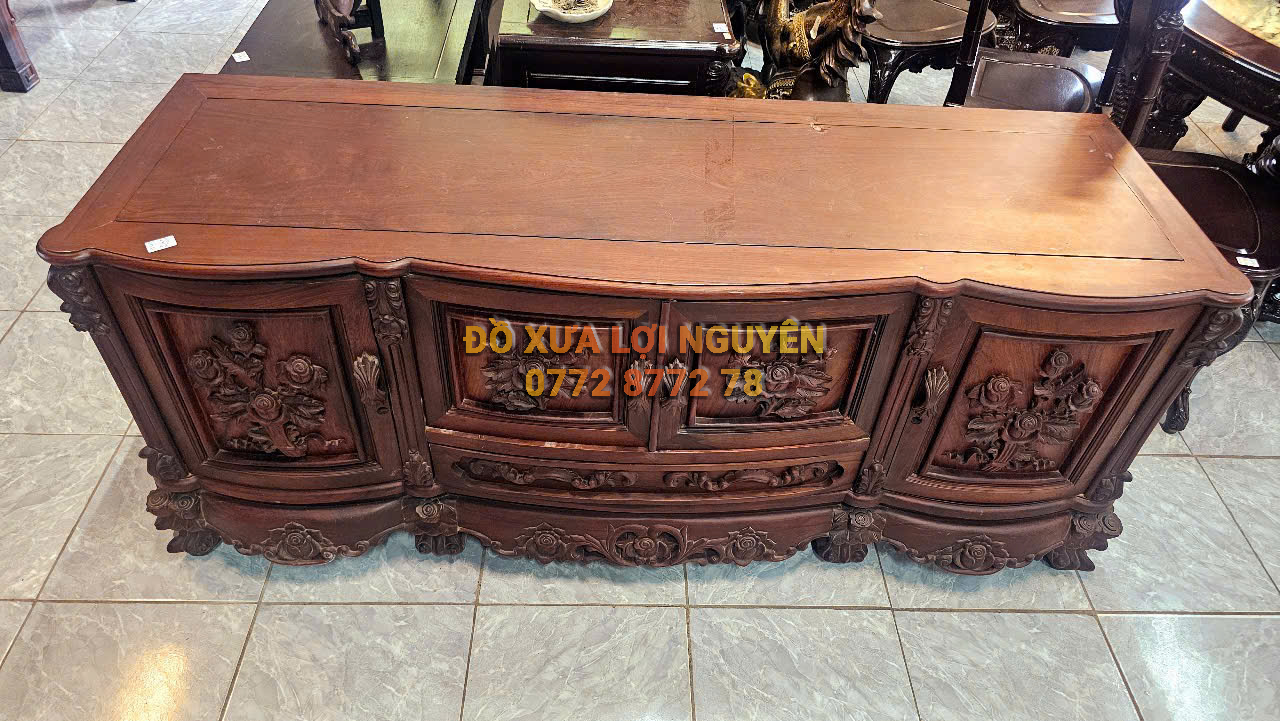 Tủ tivi gỗ cẩm lai xưa, đục hoa hồng