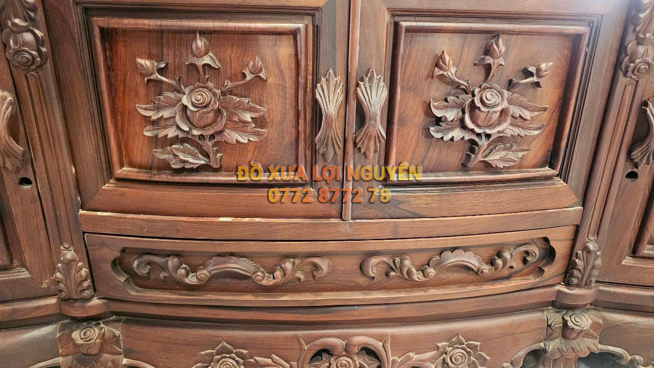 Tủ tivi gỗ cẩm lai xưa, đục hoa hồng