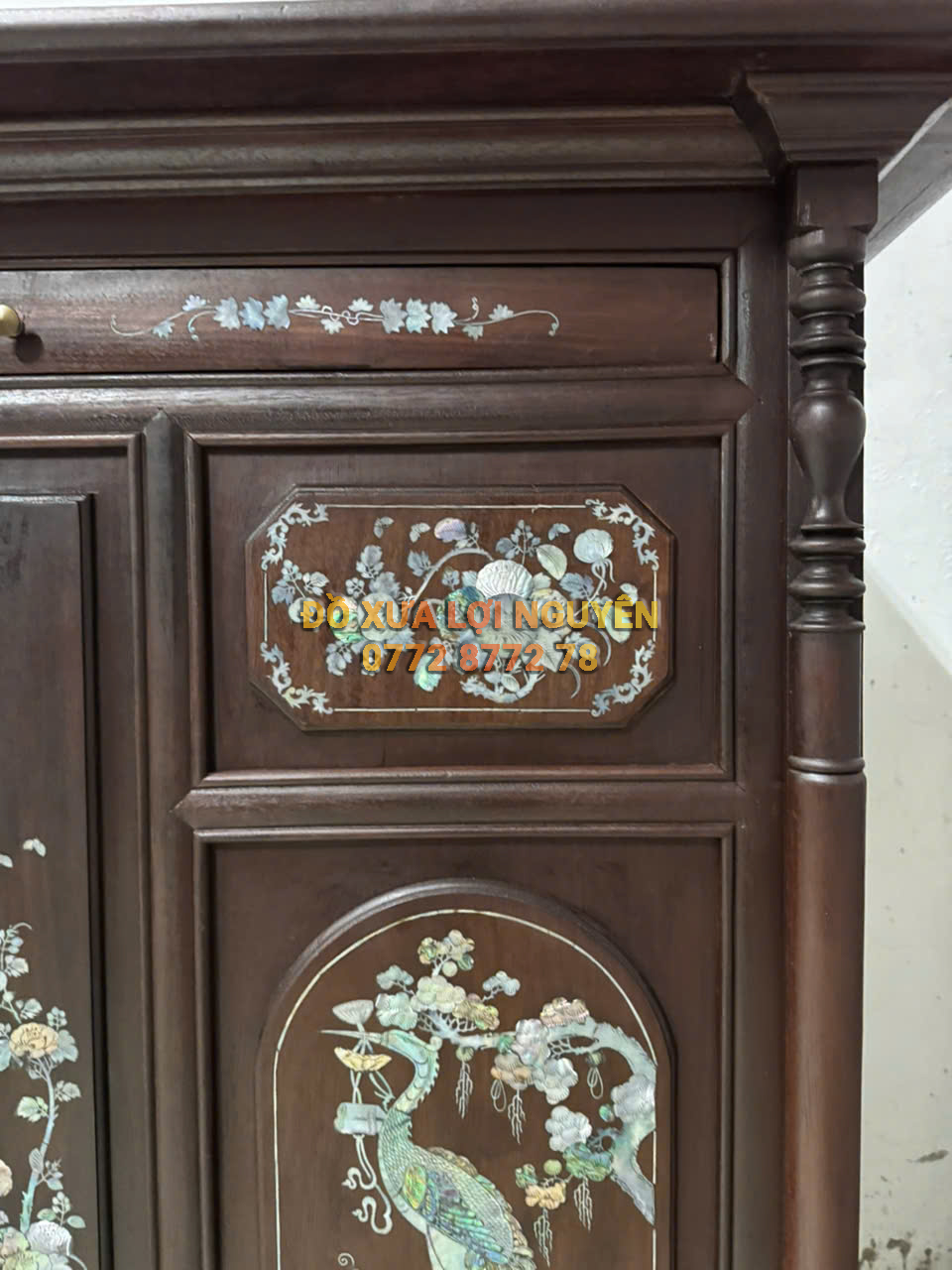 Tủ thờ gỗ gõ mật xưa