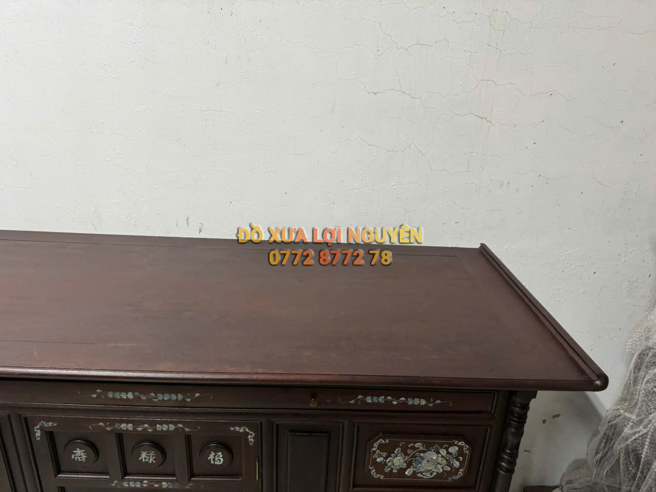 Tủ thờ gỗ gõ mật xưa