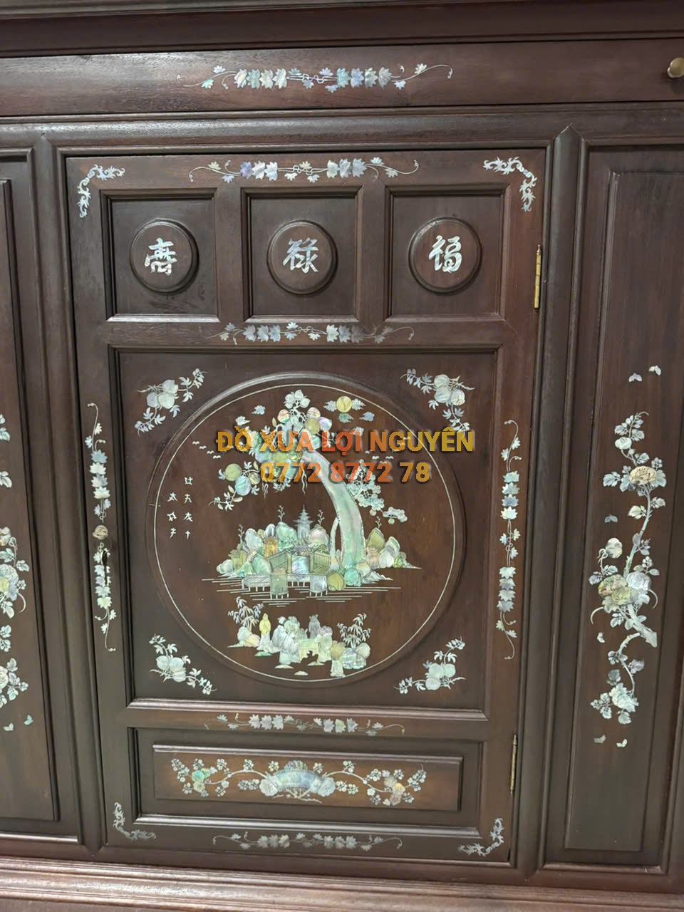 Tủ thờ gỗ gõ mật xưa