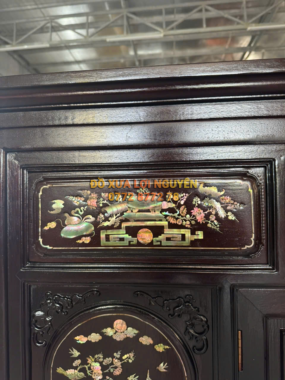 Tủ thờ gỗ gõ mật cẩn ốc Singapore