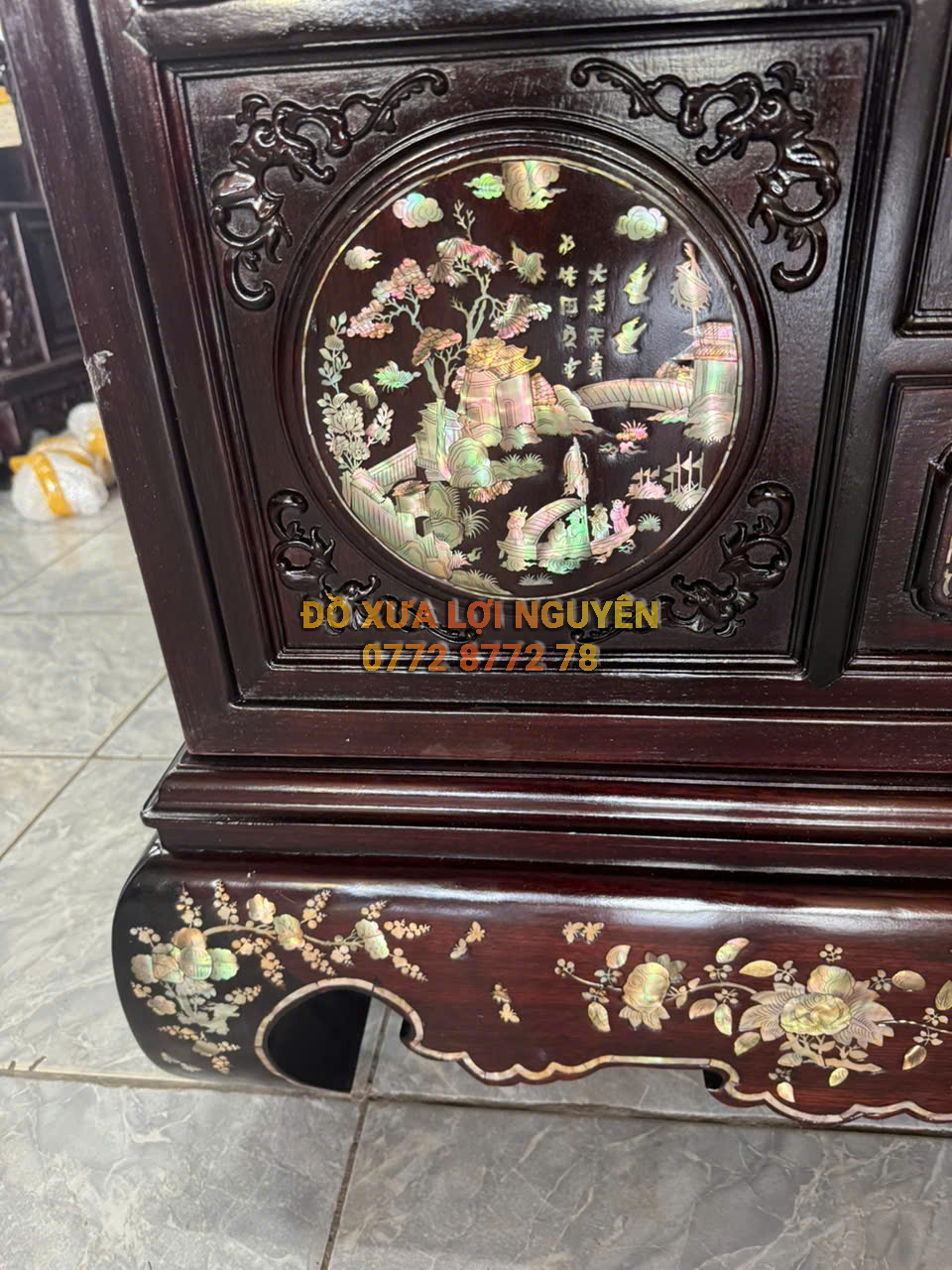 Tủ thờ gỗ gõ mật cẩn ốc Singapore