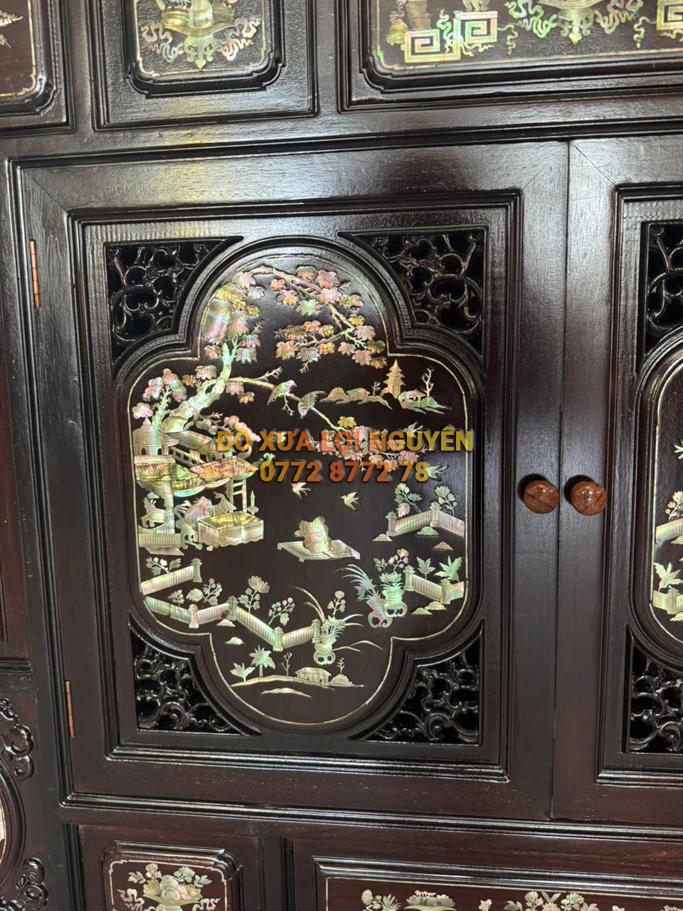 Tủ thờ gỗ gõ mật cẩn ốc Singapore