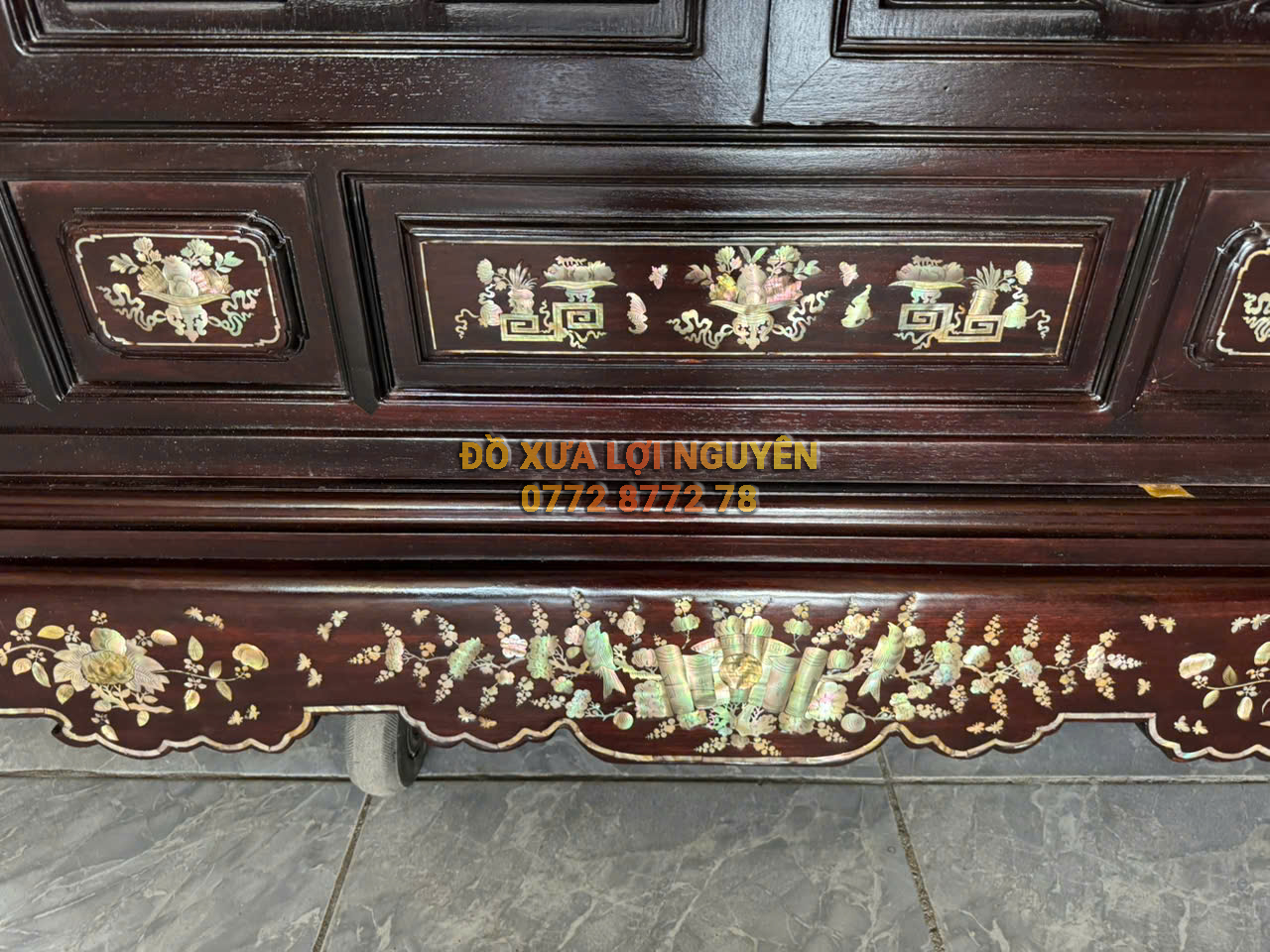 Tủ thờ gỗ gõ mật cẩn ốc Singapore