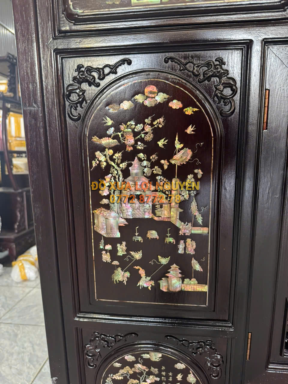 Tủ thờ gỗ gõ mật cẩn ốc Singapore