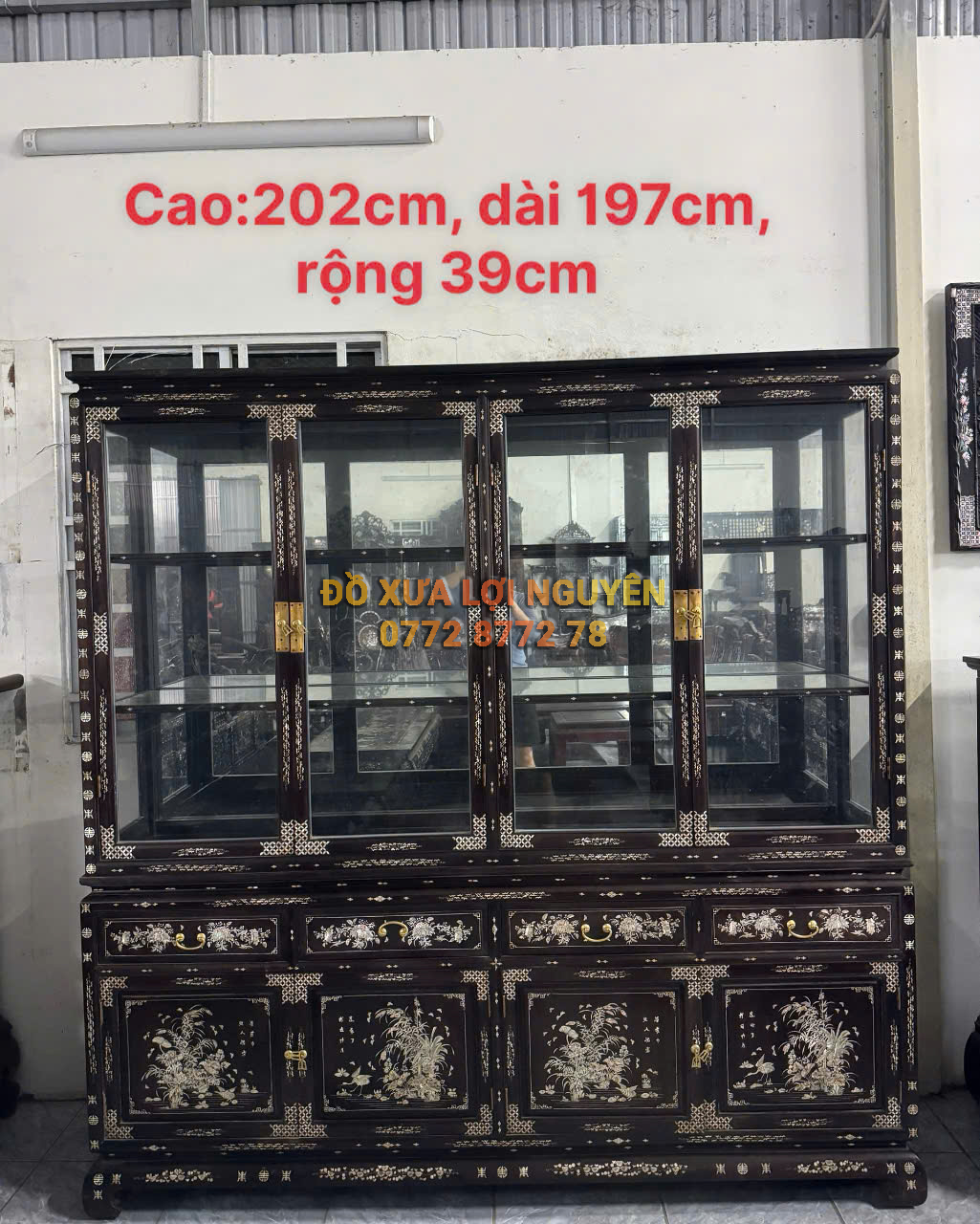 Tủ trưng bày gỗ gõ mật chuẩn xưa