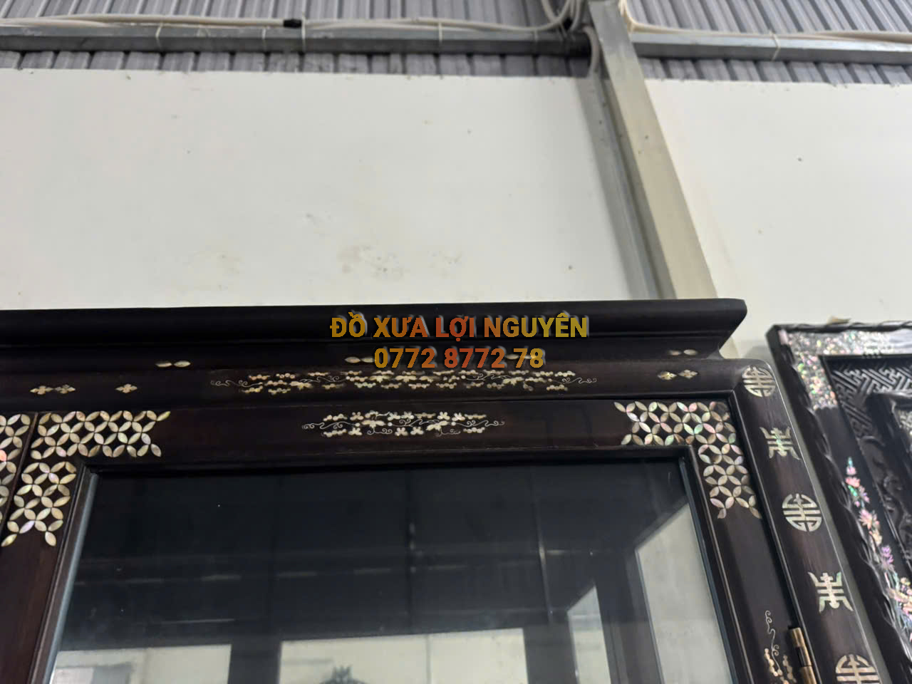 Tủ trưng bày gỗ gõ mật chuẩn xưa