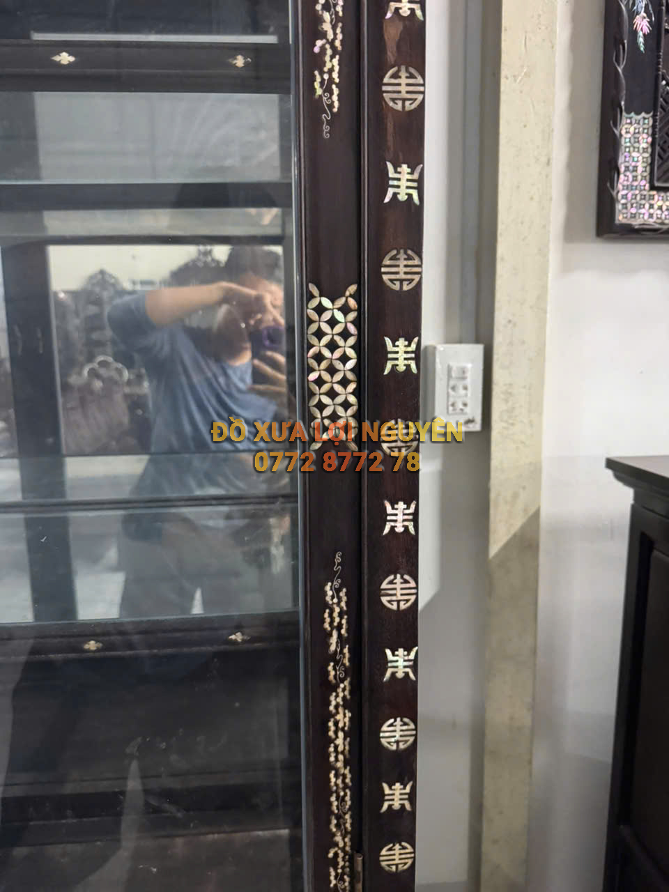 Tủ trưng bày gỗ gõ mật chuẩn xưa