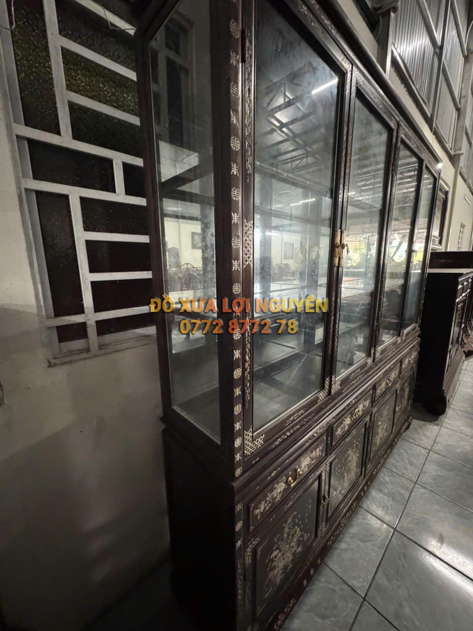 Tủ trưng bày gỗ gõ mật chuẩn xưa