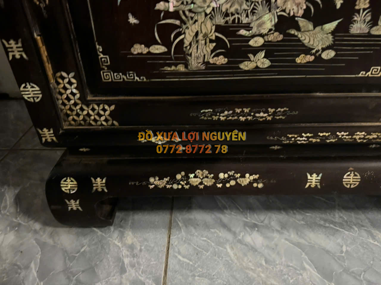 Tủ trưng bày gỗ gõ mật chuẩn xưa