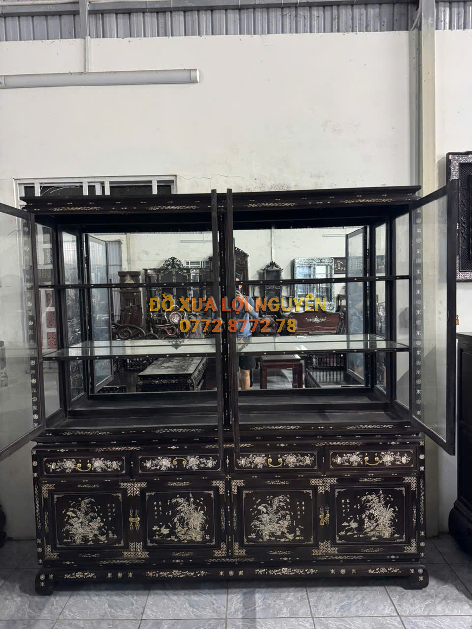 Tủ trưng bày gỗ gõ mật chuẩn xưa