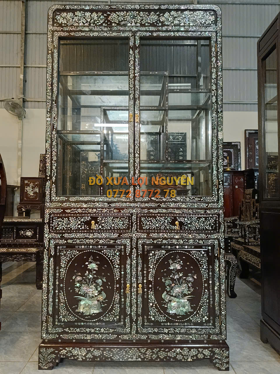 Tủ trưng bày, gỗ gõ mật, cẩn ốc vip