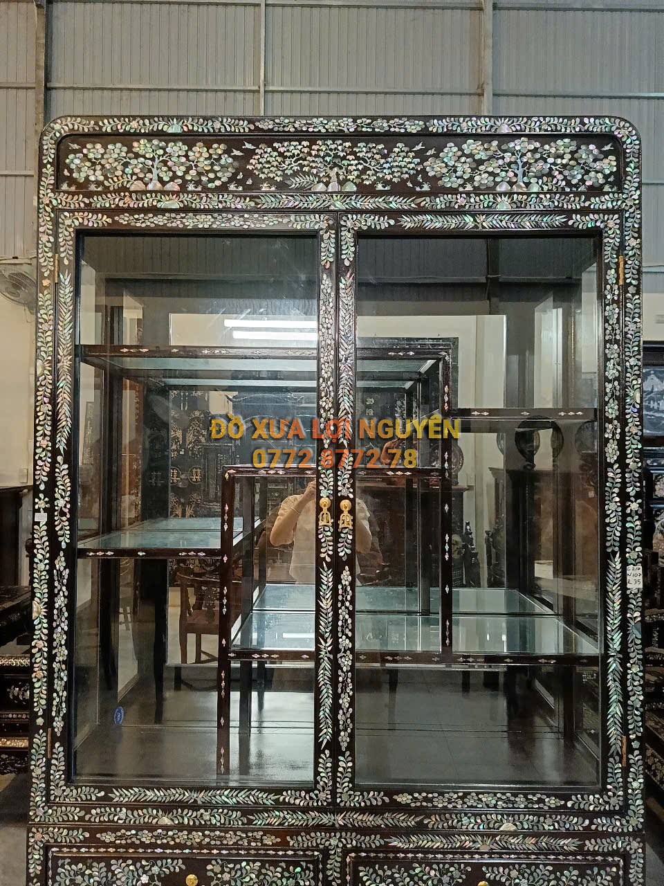 Tủ trưng bày, gỗ gõ mật, cẩn ốc vip