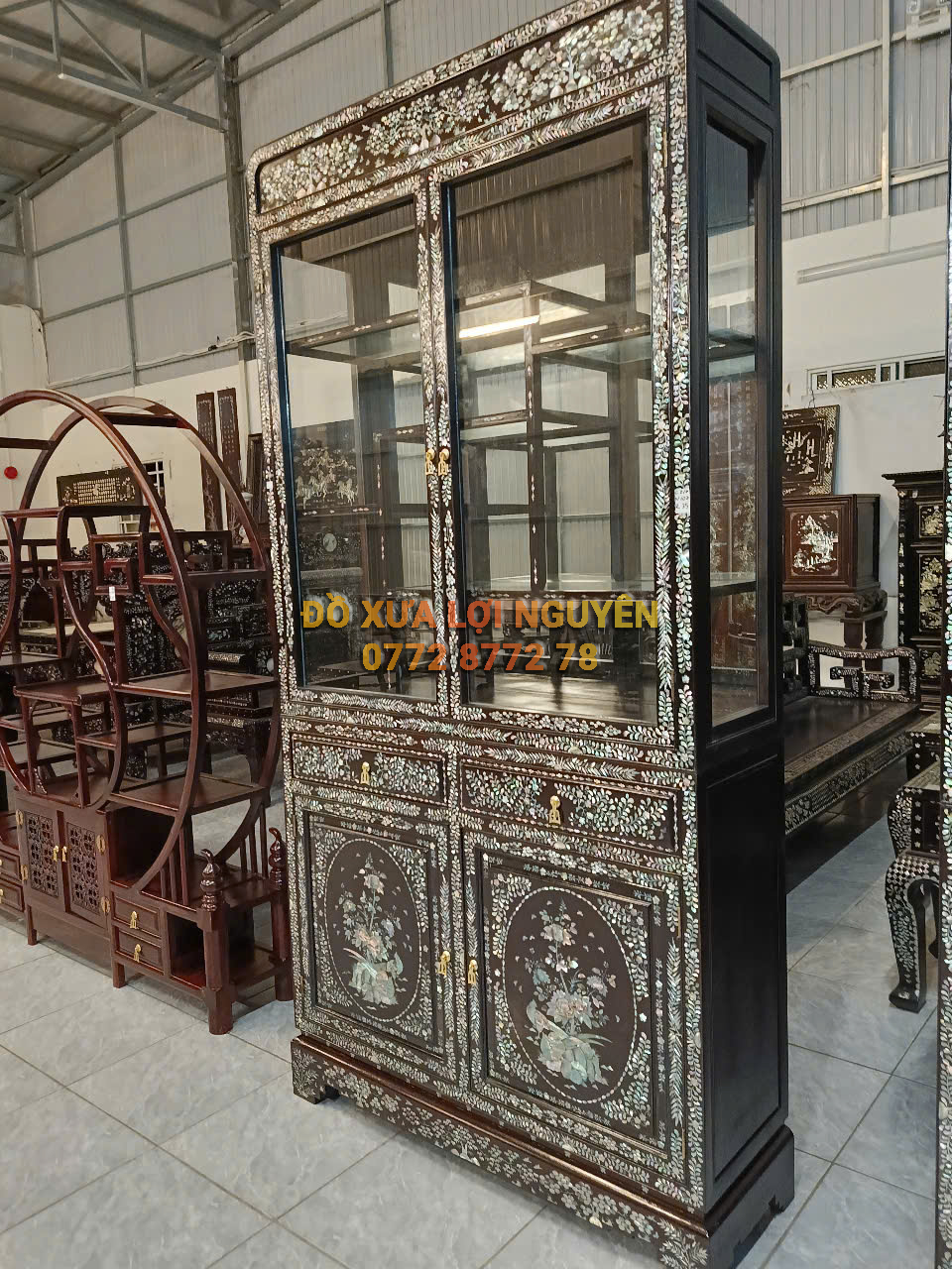 Tủ trưng bày, gỗ gõ mật, cẩn ốc vip