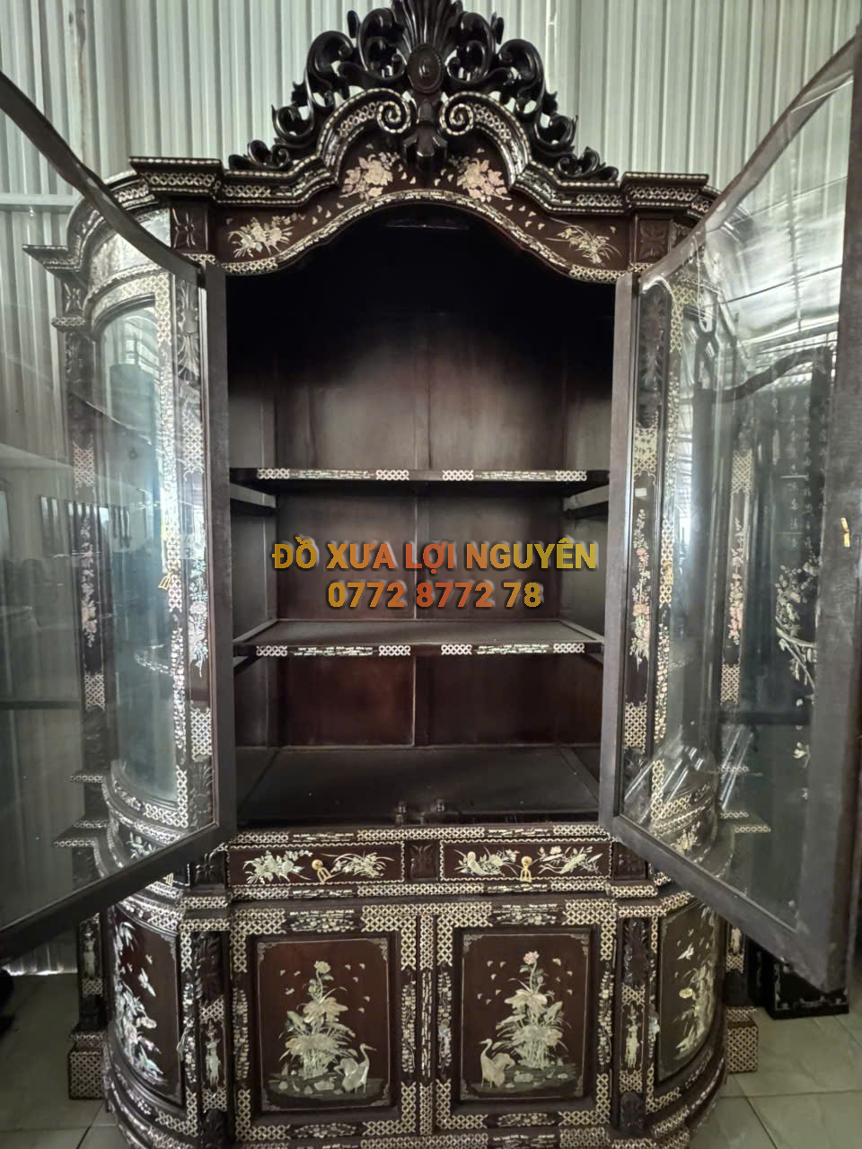 Tủ trưng bày Louis Vip, gỗ gõ mật