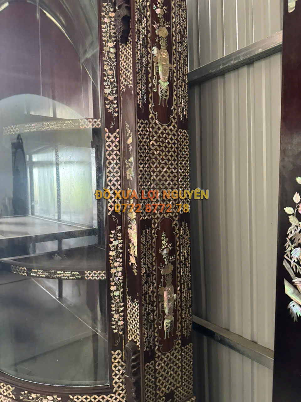 Tủ trưng bày Louis Vip, gỗ gõ mật