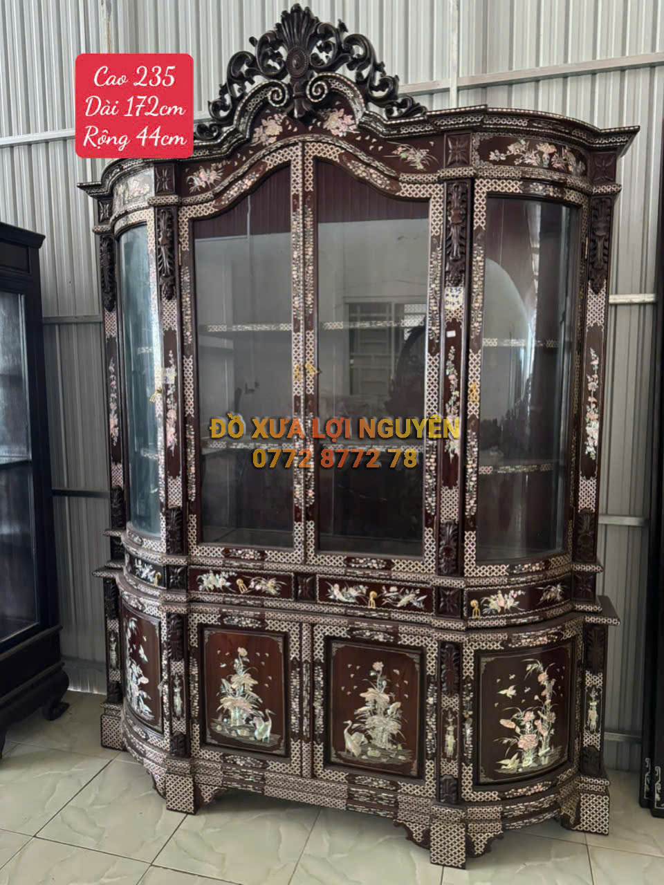 Tủ trưng bày Louis Vip, gỗ gõ mật