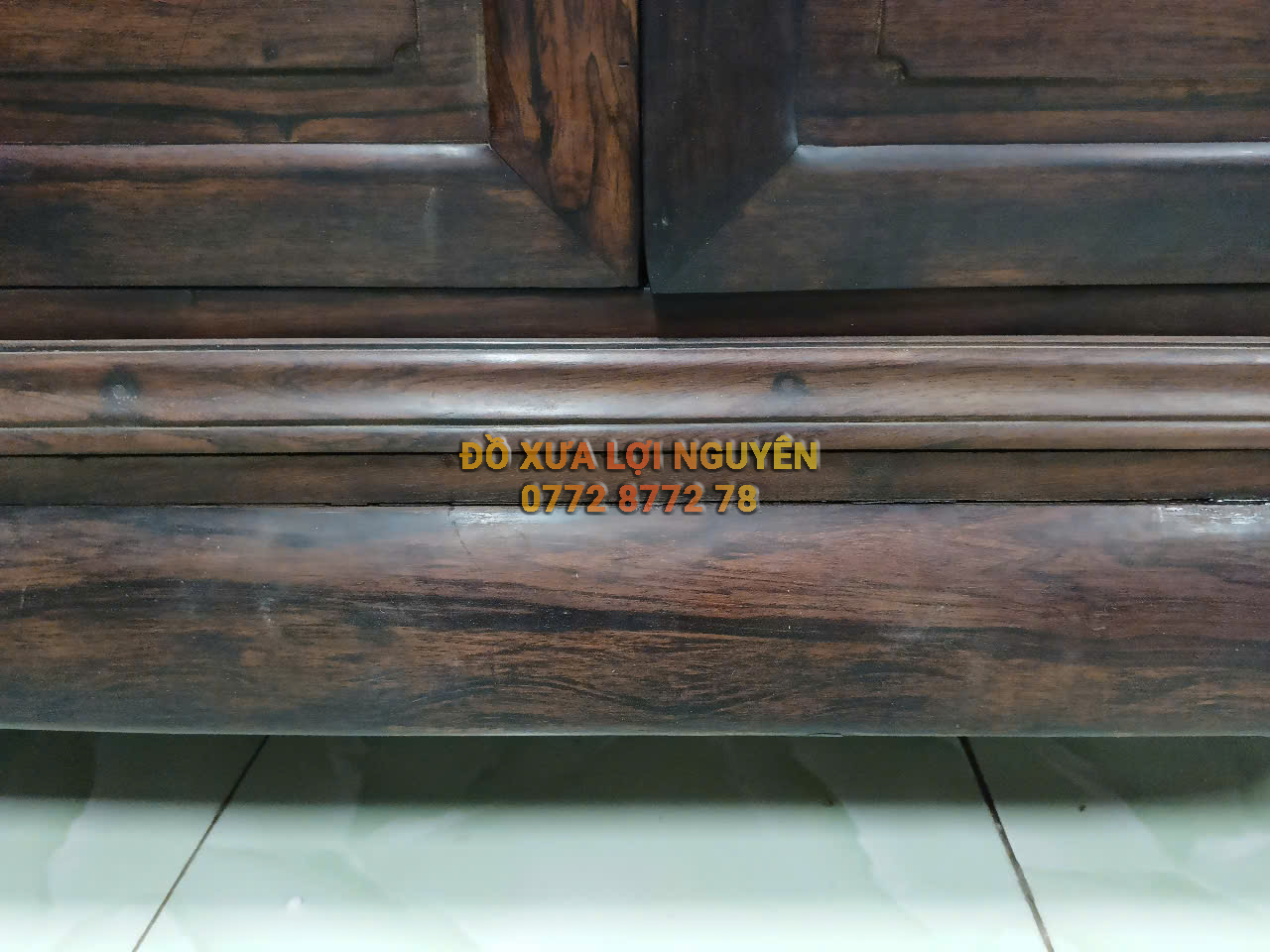 Tủ trưng bày gỗ cẩm lai xưa