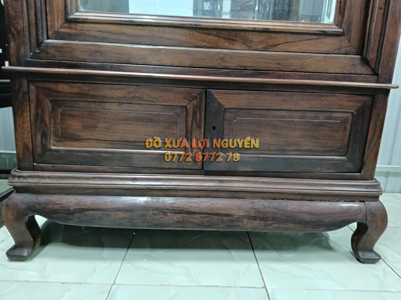 Tủ trưng bày gỗ cẩm lai xưa